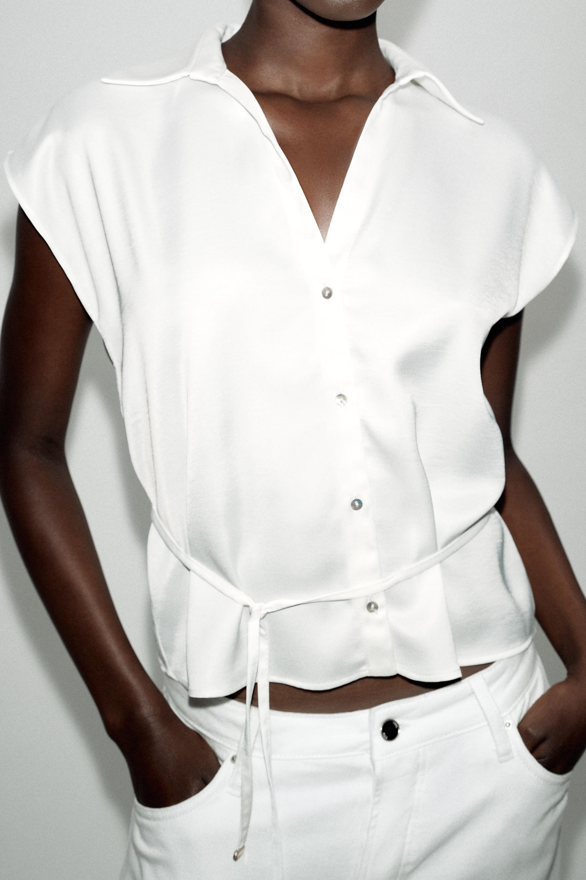 CHEMISE SATINÉE SANS MANCHES AVEC CEINTURE